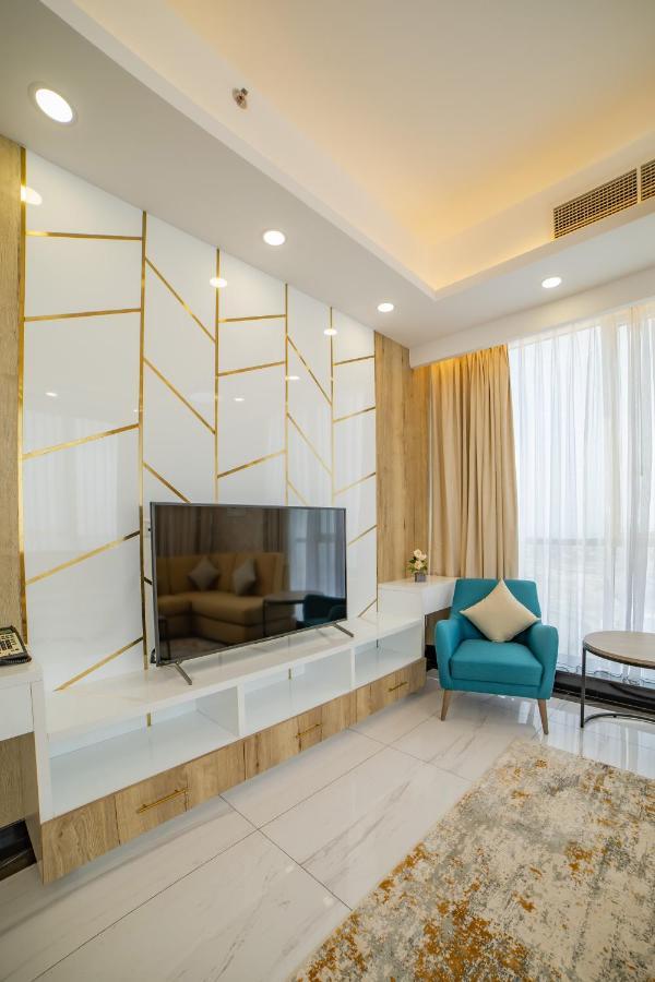 Platinum Coast Hotel Apartments Φουτζάυρα Εξωτερικό φωτογραφία A television set