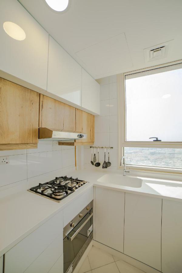 Platinum Coast Hotel Apartments Φουτζάυρα Εξωτερικό φωτογραφία A modern kitchen