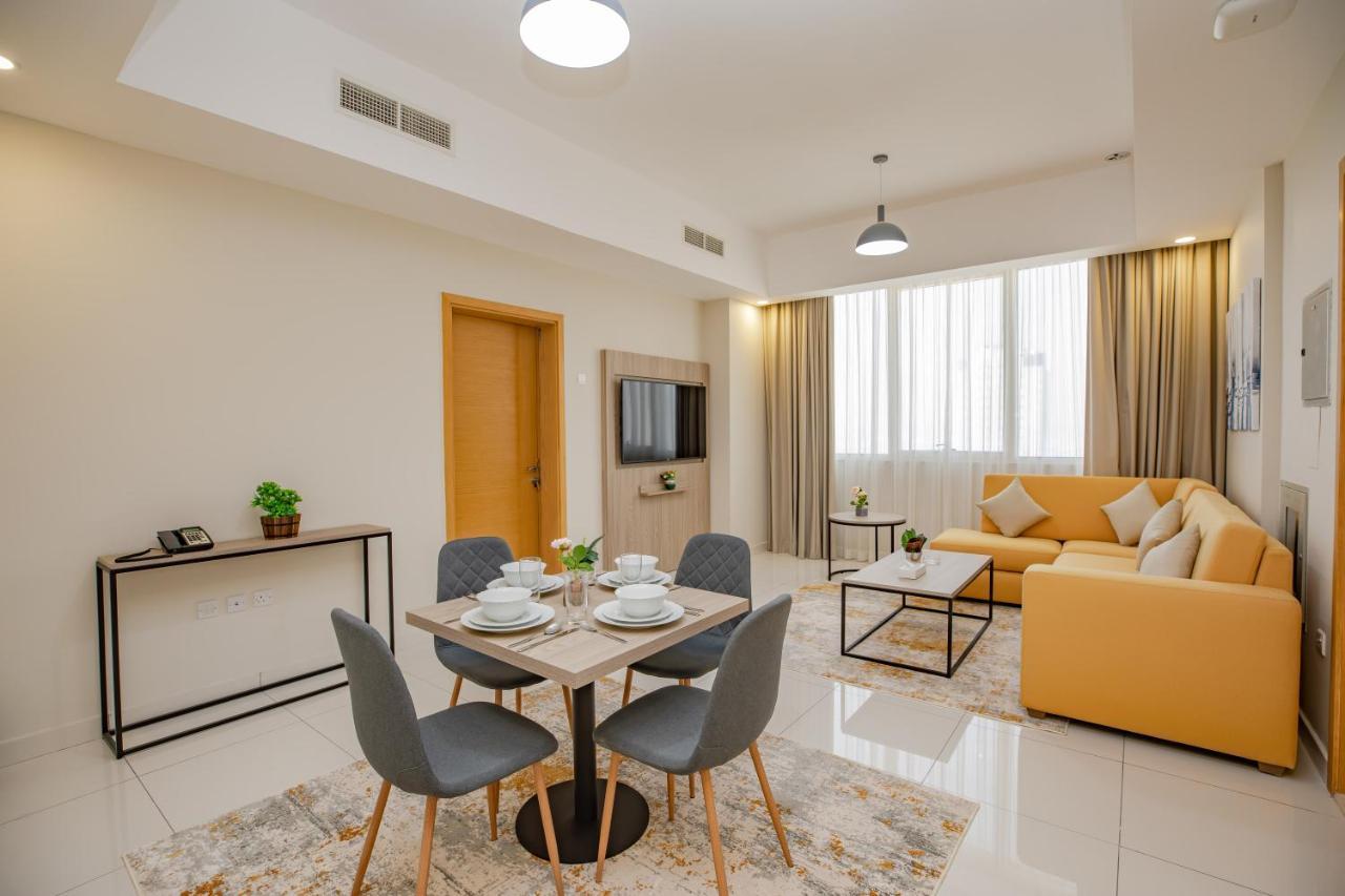 Platinum Coast Hotel Apartments Φουτζάυρα Δωμάτιο φωτογραφία A living room in a serviced apartment in Dubai