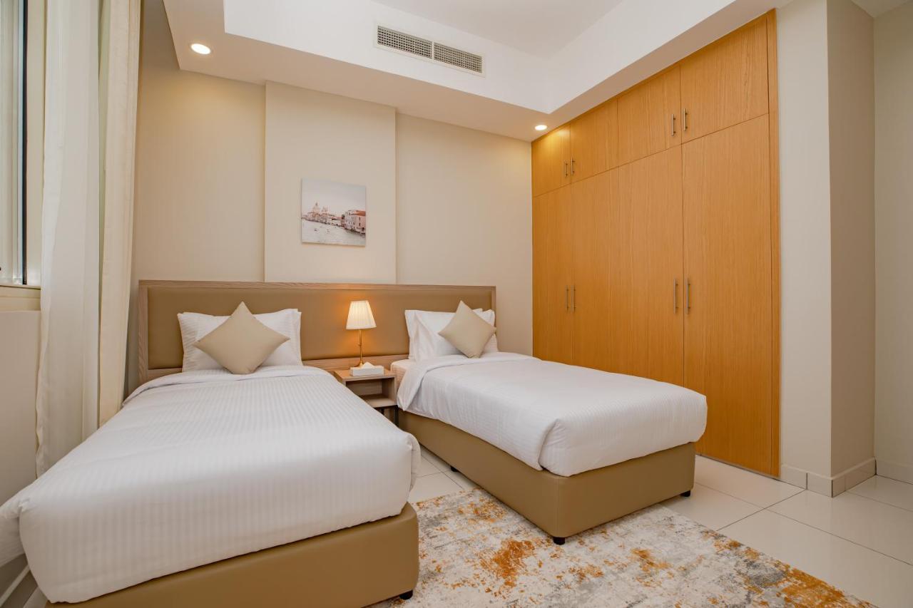 Platinum Coast Hotel Apartments Φουτζάυρα Εξωτερικό φωτογραφία A bedroom with two single beds