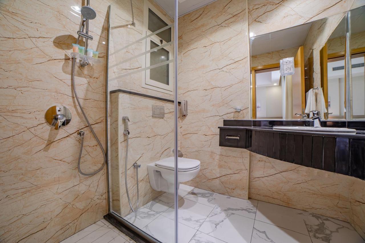 Platinum Coast Hotel Apartments Φουτζάυρα Εξωτερικό φωτογραφία A shower enclosure