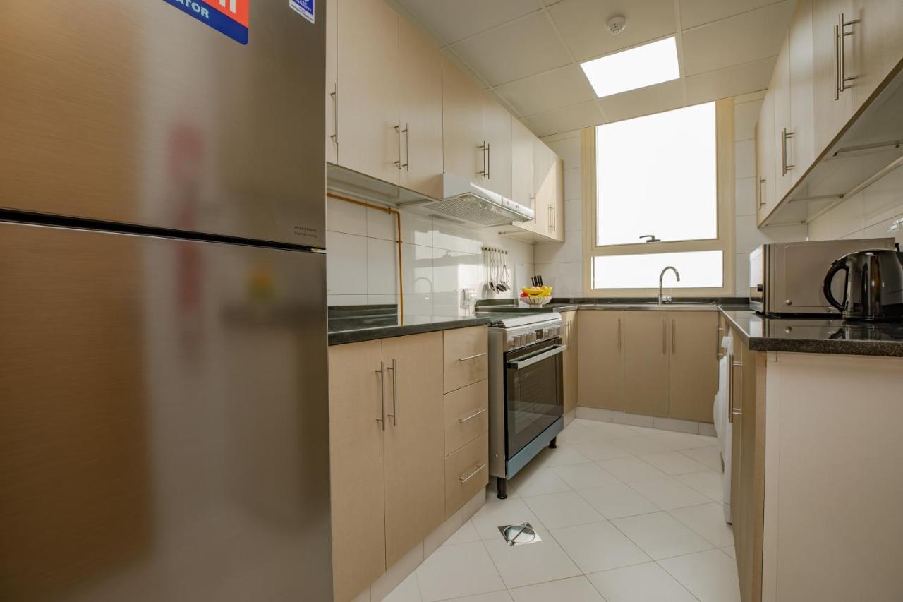 Platinum Coast Hotel Apartments Φουτζάυρα Εξωτερικό φωτογραφία A typical kitchen