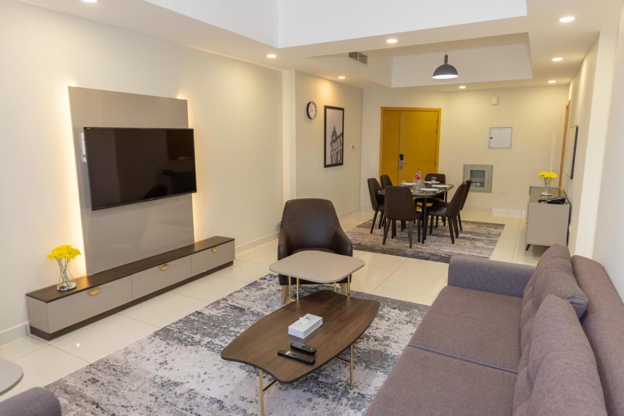 Platinum Coast Hotel Apartments Φουτζάυρα Εξωτερικό φωτογραφία A living room in a condominium